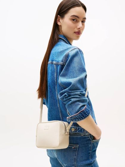 Crossbody-Kameratasche TOMMY HILFIGER Newsprint Beige