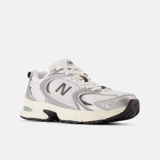 Schuhe NEW BALANCE 530 Silver Metallic mit Black Cement Unisex